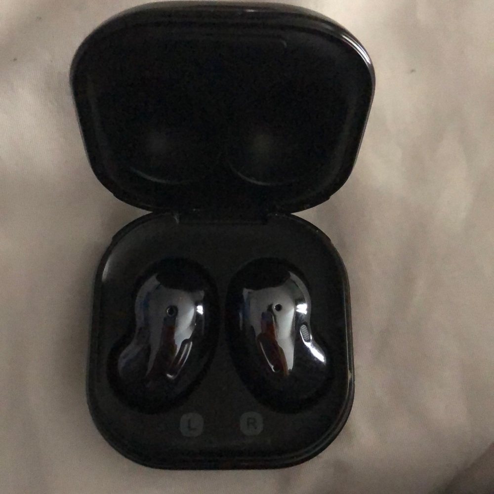 Samsung - Galaxy Buds Live True Wireless Earbud Headphones - new case included